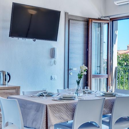 Izzhome Cozy Sunflowers Pula Exterior foto